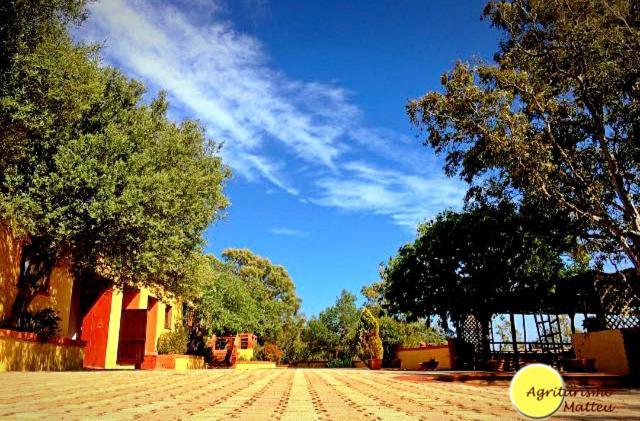 Agriturismo E Antica Fattoria Matteu Bed & Breakfast Teulada Bagian luar foto